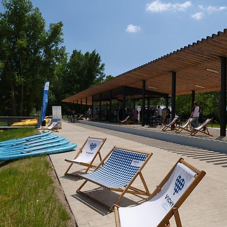 Tente Lodge Pour 5 Personnes En Bordure De La Riviere Allier Au Sein D'Un Petit Camping Saint-Yorre المظهر الخارجي الصورة