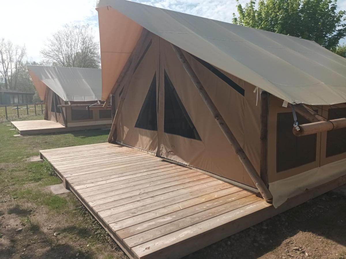 Tente Lodge Pour 5 Personnes En Bordure De La Riviere Allier Au Sein D'Un Petit Camping Saint-Yorre المظهر الخارجي الصورة