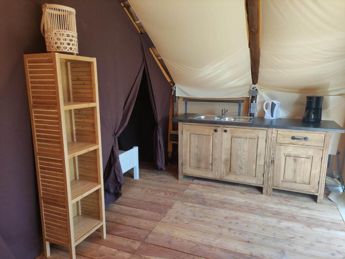 Tente Lodge Pour 5 Personnes En Bordure De La Riviere Allier Au Sein D'Un Petit Camping Saint-Yorre المظهر الخارجي الصورة